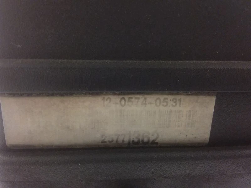 Двигатель коробка предохранителей реле 2004 Cadillac Deville - Изображение 2 из 4