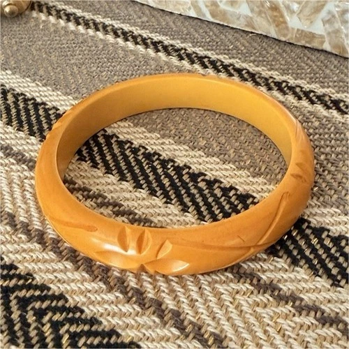 Bakelite Carved Yellow Bangle Bracelet Vintage Jewelry Collectible. *Tested