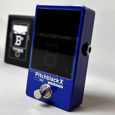 Der KORG Pitchblack X PB-X BL Pedaltuner in Limited Edition Blau aus Japan