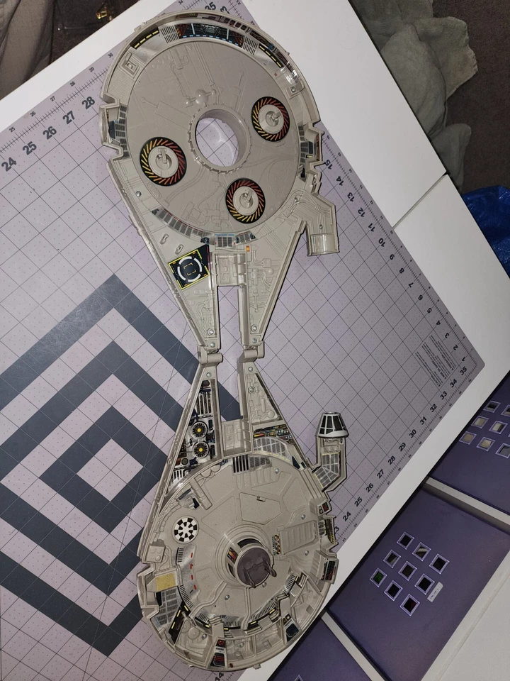 Millenium Falcon Star Wars Playset Micro Machines Lewis Galoob Vtg 1995 Toy Used - Image 3 of 4