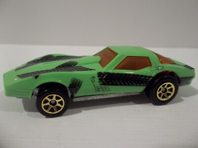 Hot Wheels  Corvette Stingray  Gold 7 Spoke Hubs - Green VERY NICE !
