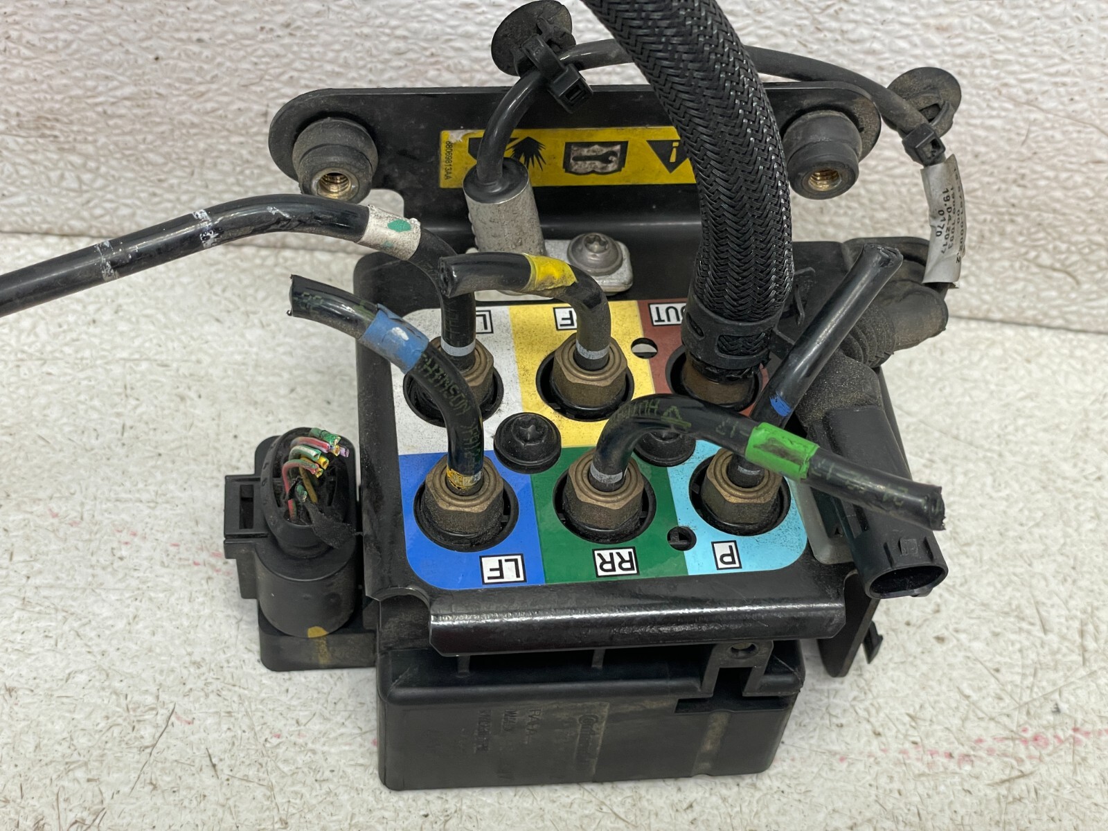 2017 2018 Maserati Levante Air Ride Suspension Solenoid Valve Block 1442 OEM