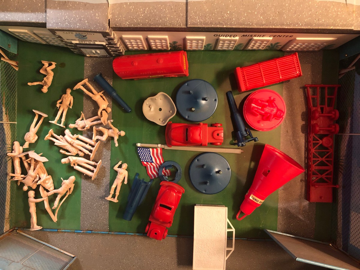 Vintage Marx 1968 Cape Kennedy Carry-All Action Playset - Case +