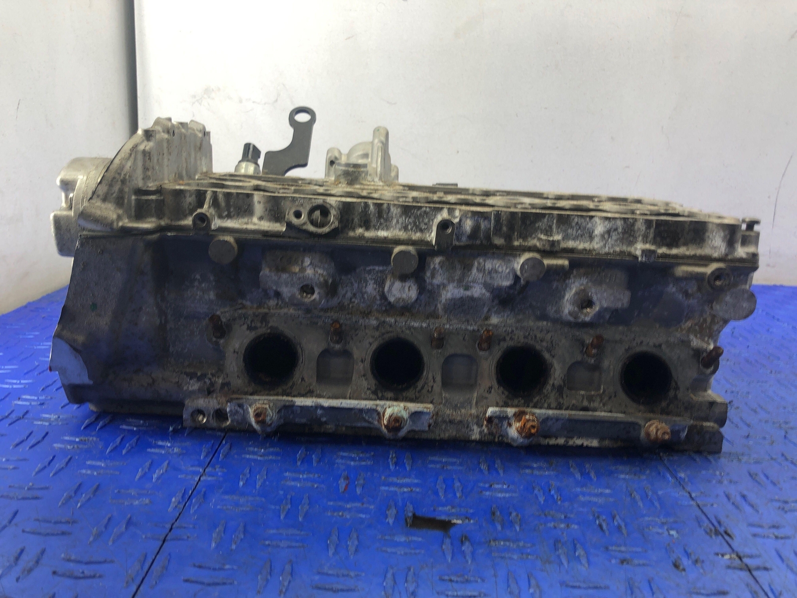 2011-2015 AUDI R8 4.2L RIGHT SIDE CYLINDER HEAD W/CAMSHAFTS *FLOOD RECOVERY*