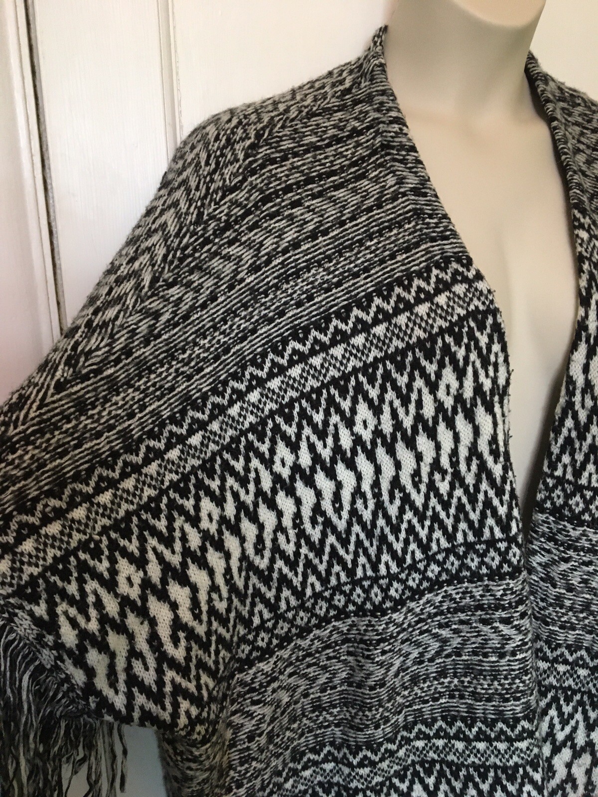 Ladies Dorothy Perkins Black & White Jacket Shawl Wrap Size M Soft Warm