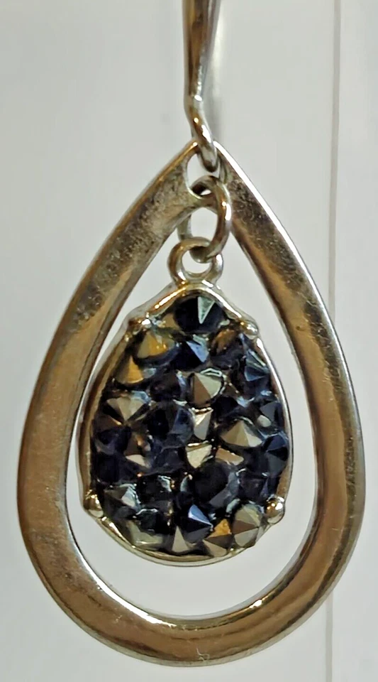 Vintage Silver Tone Black Hematite Teardrop Dangle Hook Costume Fashion Earrings - Image 4 of 4