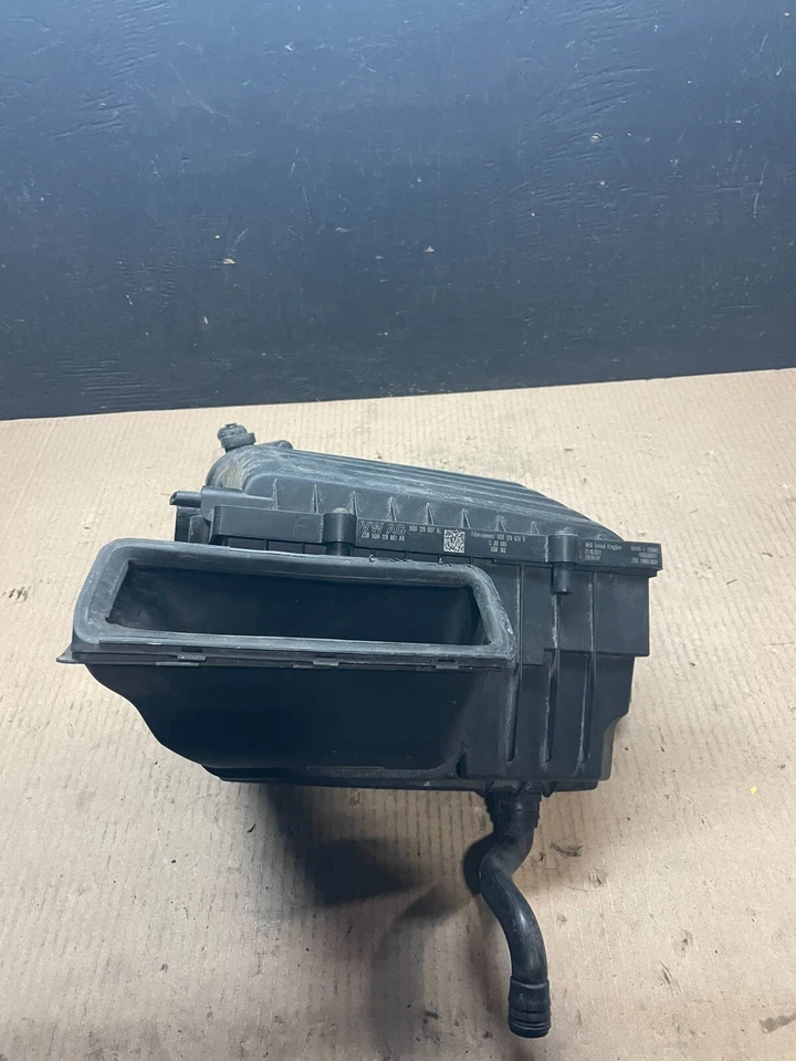 Коробка воздухоочистителя 2015–2020 Audi A3 J7522 - Изображение 2 из 4