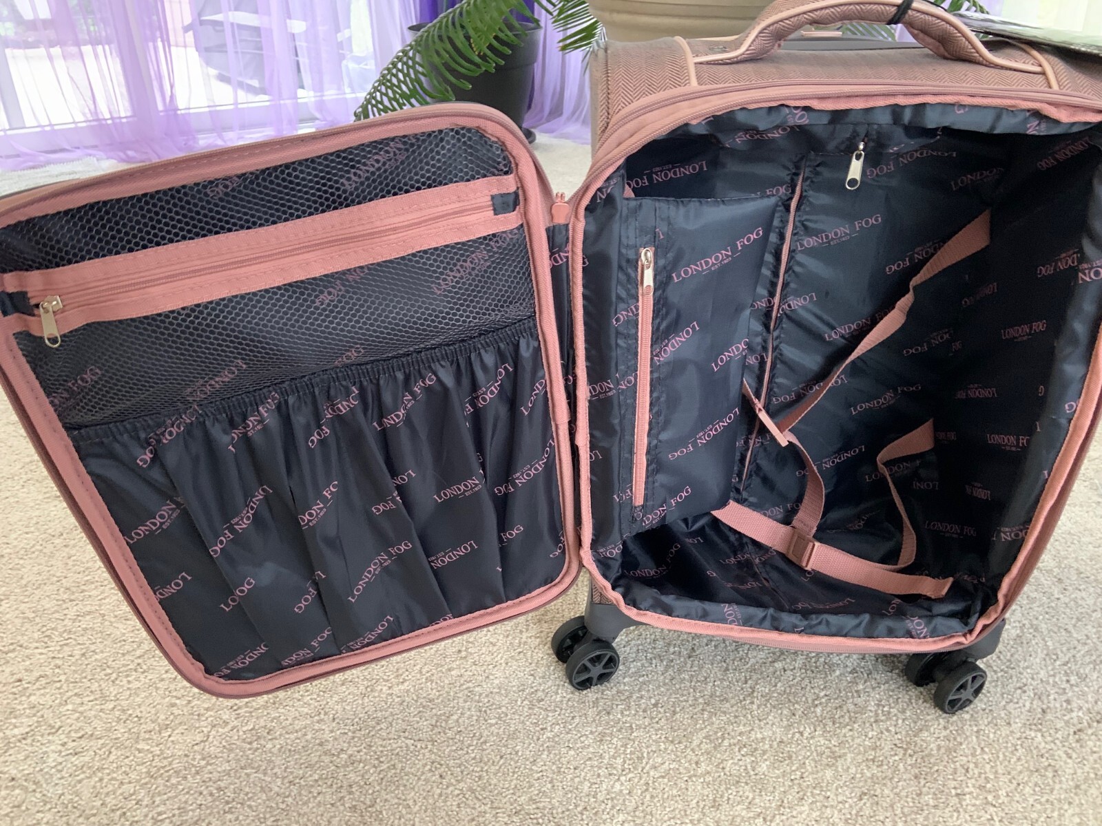 LONDON FOG Newcastle Softside Spinner Luggage 20-Inch Carry On