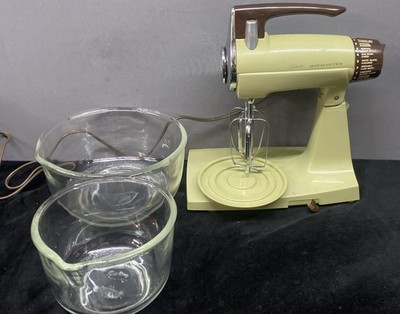 Sunbeam Mixmaster 12 Spd Mixer Avocado Green 2 Fire King Bowls & 2 Beaters Works