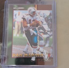 The Score Board 1996 NFL Lasers Dan Marino #10 Dolphins Football Trading Card