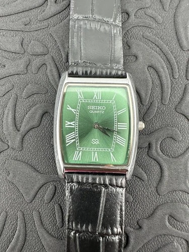 GREEN Dial Vintage Seiko Slim Quartz Men's BARREL  Wrist Watch
