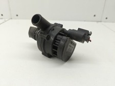 Pompe à eau Mercedes 320