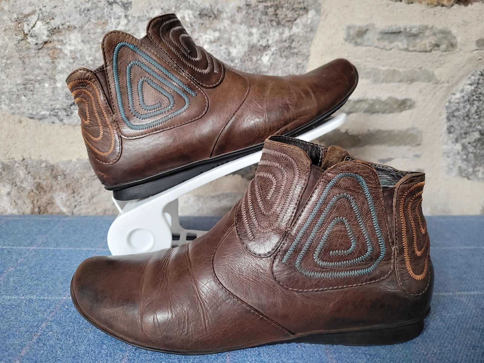 SAOLA Stivaletti Think da donna taglia UK 6 5 EU 40 in pelle marrone suola piatta in lattice con zip