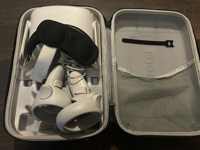 oculus vr headset with controllers