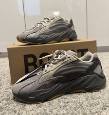 adidas Yeezy Boost 700 V2 Tephra Sneaker Grau...
