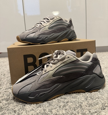 adidas Yeezy Boost 700 V2 Tephra Sneaker Grau EU 44 2/3 US 10.5 FU7914