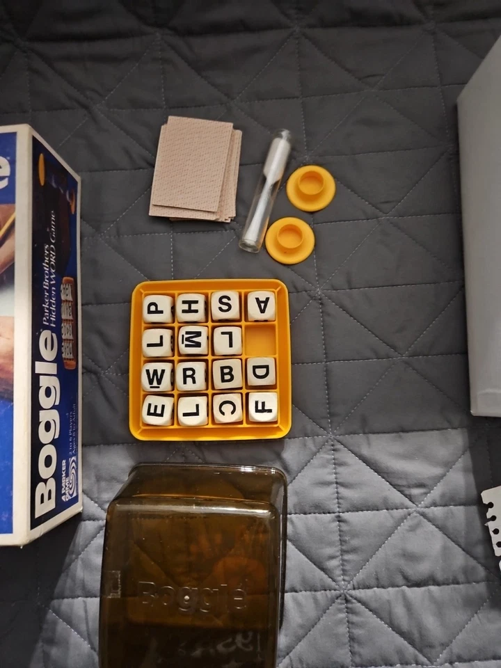 BOGGLE 1976 Parker Brothers Hidden Word Game Vintage Used . - Image 2 of 2
