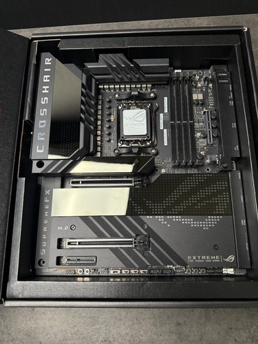 ASUS ROG Crosshair X670E Extreme AM5 EATX AMD Motherboard with Accessories - Photo 5/5