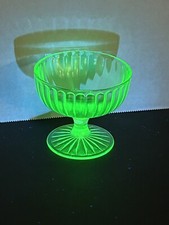 Vintage Hazel Atlas, Green Vertical Ribbon 3.25