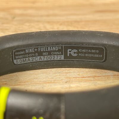ウエイトトレーニング NIKE FUELBAND Nike+ FuelBand SE WM0110-071-S Black LED Bluetooth Fitness