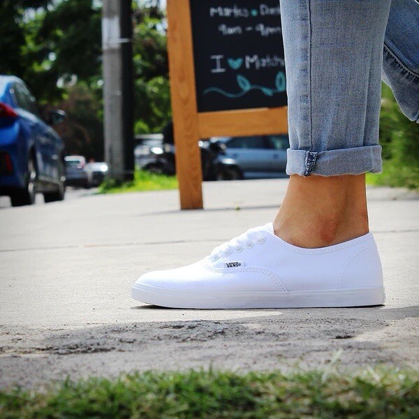 Vans Authentic White Style Vans Authentic Lo Pro True White