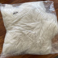 *Pottery Barn Luxe Faux Fur Star Shaped Pillow IVORY 16.5 "