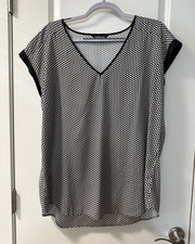 Express Women s XL Black & White Geometric V-...
