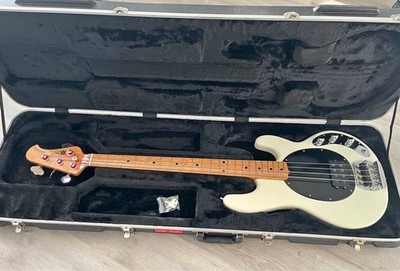 ベース Musicman Stingray4 USA Ernie Ball Classic Stingray 4 Series USA Rare 2010 Music Man White