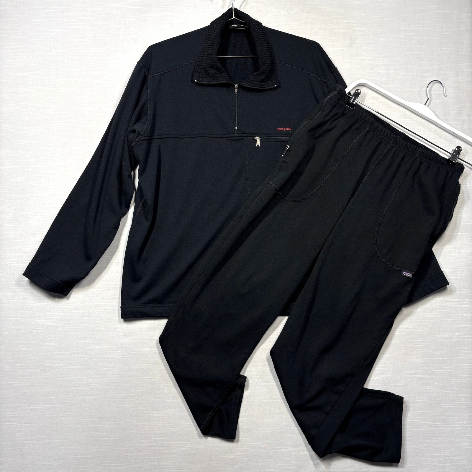 Patagonia Regulator R Zip-T & Pants Base Layer Set Mens M Black Red Logo 40050
Opens in a new window