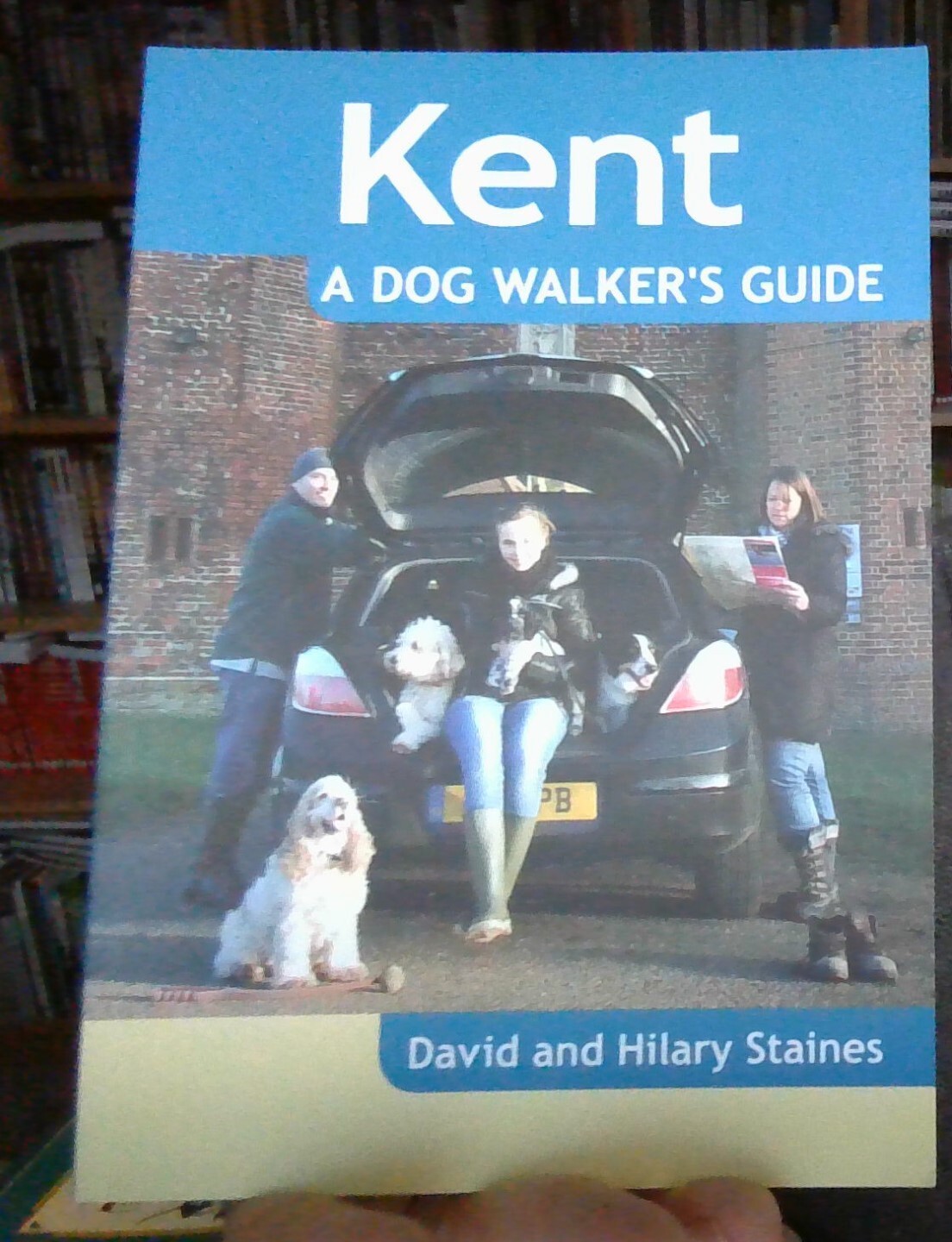 Kent - a Dog Walkers Guide by Hilary Staines  NEW Paperback 9781846742767 NEW