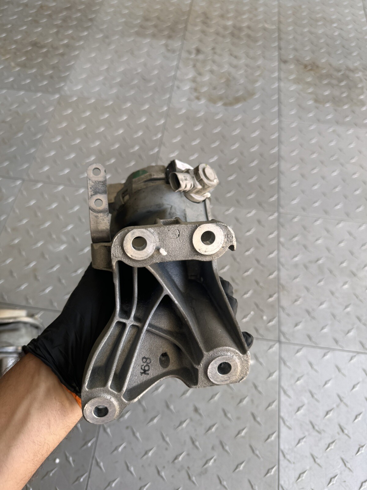 Lamborghini Engine  Mount Kit for Bentley Audi R8 From Lamborghini Huracan Evo
