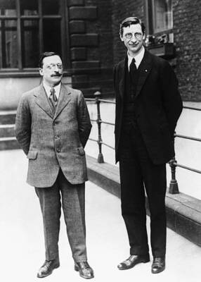 Eamon DeValera and Arthur Griffith after the Irish Peace Confe- 1921 Old Photo