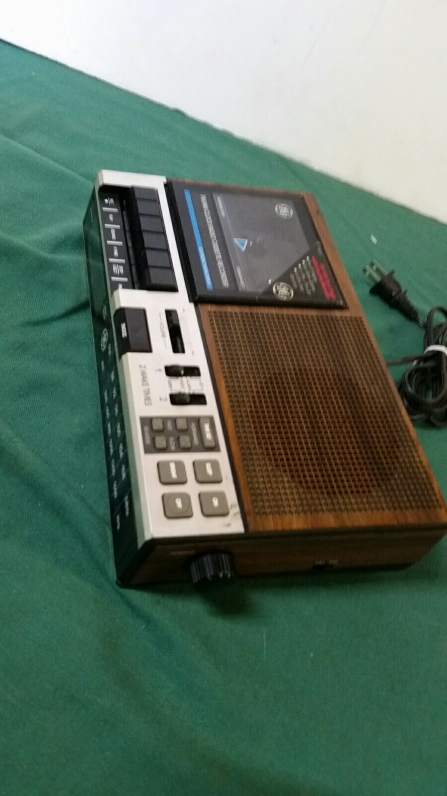 Vintage Radio GE Model 7-4956B FM/AM Clock Cassette Player Recorder  (E147/W2)