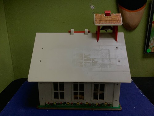 VINTAGE 1971 FISHER PRICE PLAY FAMILY SCHOOL HOUSE LITTLE PEOPLE - preowned - Picture 5 of 17
