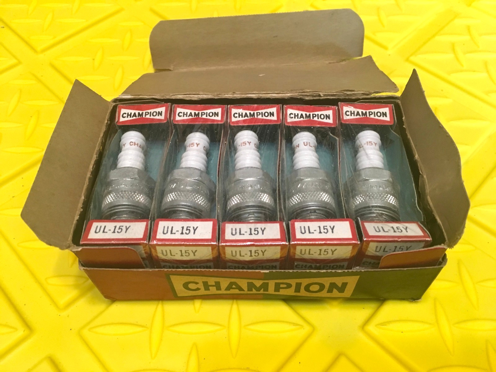 Champion UL-15Y Spark Plugs NEW NOS QTY 10  MADE IN THE U.S.A.