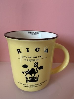 Memoriez Story Mug Riga Lettland Tasse Gelb Glanz Souvenir Reise Robin Ruth