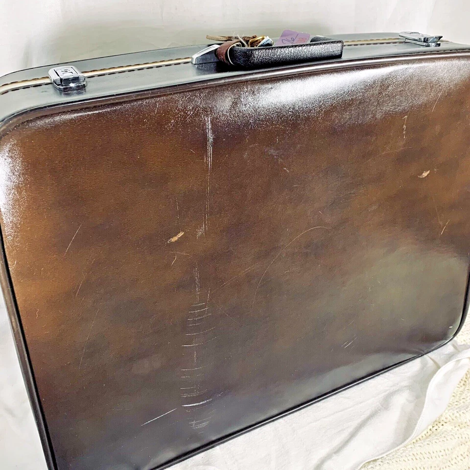 Feather Lite Suitcase Brown Vinyl Soft Side Luggage 26x17x7 Travel Vintage Used - Image 3 of 4