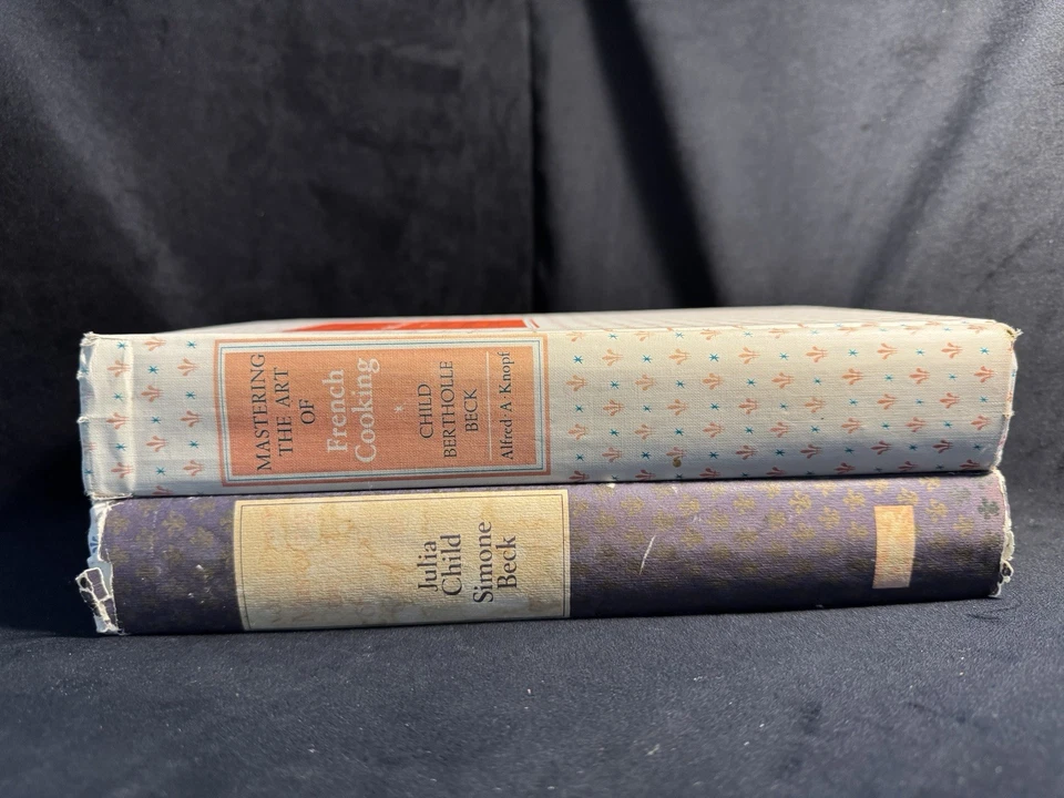 Mastering the Art of French Cooking Julia Child 2 Vol set 1969/1970 1st Edition Foto 2 de 4