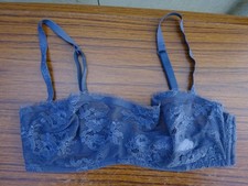 Soutien gorge à armatures bleu forme bandeau tulle motif fleurs ETAM 85 C TBE