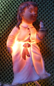 VINTAGE CERAMIC LITTLE GIRL LIGHT OR NIGHTLIGHT IN PINK ROBE WORKS WELL!