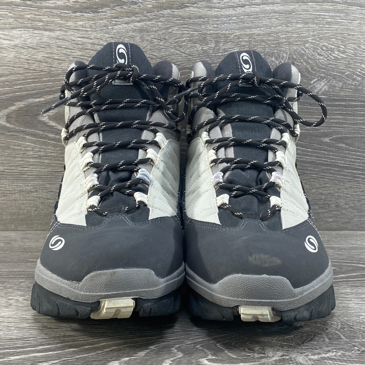 Salomon Womens 8.5 Gore-Tex Contragrip Boots Gray White Snow Time Hiking Trail View 4