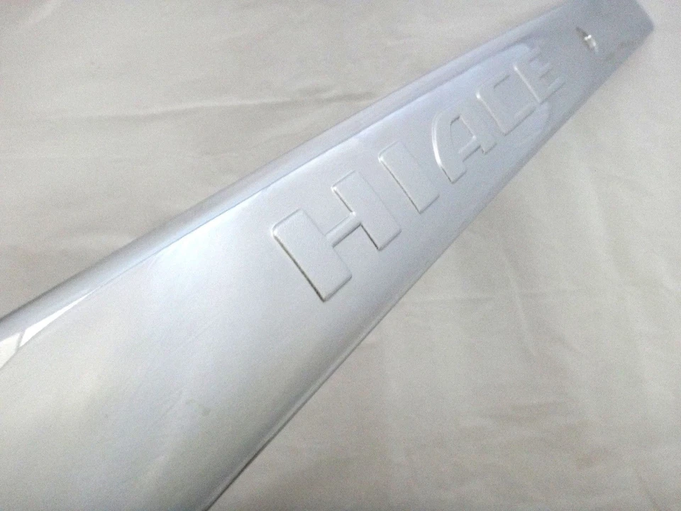 CHROME LINE REAR TRUNK TAIL COVER TRIM FOR TOYOTA HIACE COMMUTER 2011-2013 V.2 Foto 2 de 4