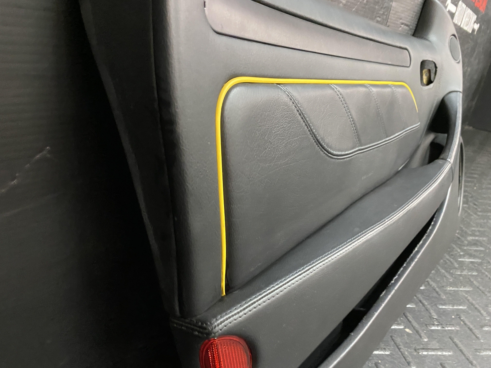 02-06 MASERATI SPYDER FRONT DRIVER LEFT INTERIOR DOOR TRIM PANEL BLACK 66367200