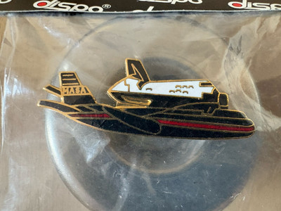NASA Space Shuttle Discovery Jumbo Jet 747 Pin Anstecker