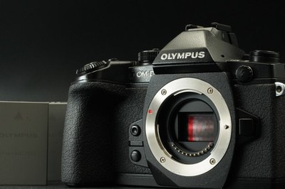 Olympus OM-D E-M1 Digital Camera Black Body -76534 cuts- #11812