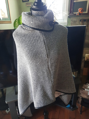 Women's One Size Black/Ivory Hounds Tooth Cape/ Poncho Faux Leather Trim