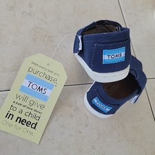 NWT Tom  s Tiny Classics Navy Blue Size 2T Shoes