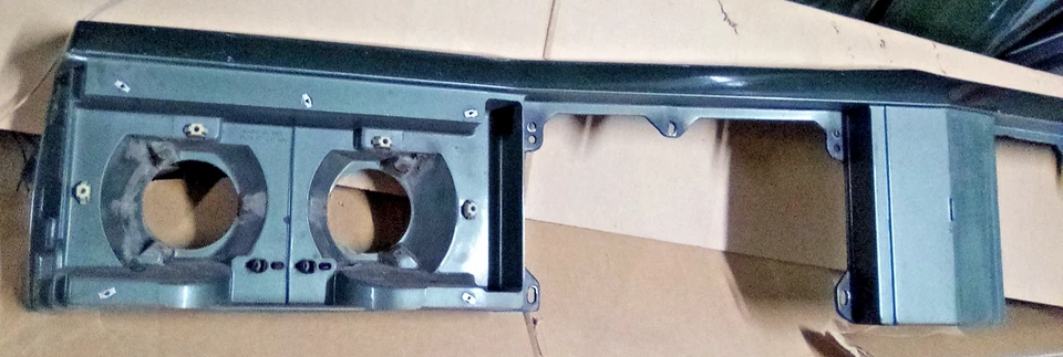 Oldsmobile Delta 88 1985 panel de cabezal desnudo DG  Foto 2 de 4