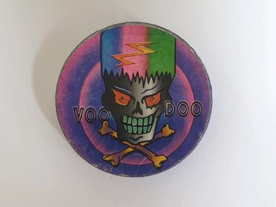 Vintage 90er ungewöhnlicher Voodoo Poison Pogs Slammer mit Metallkugeln innen.