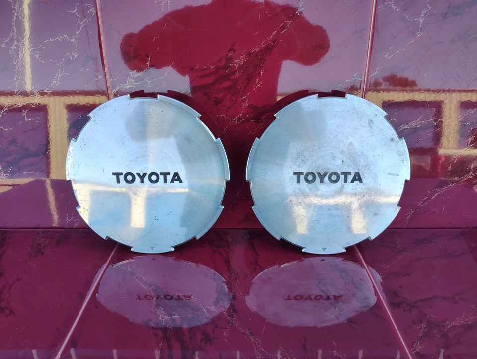 Tapas centrales Toyota Corolla Celica Tercel 1983-1988 (2) de fábrica JDM/OEM #716460 Foto 2 de 4